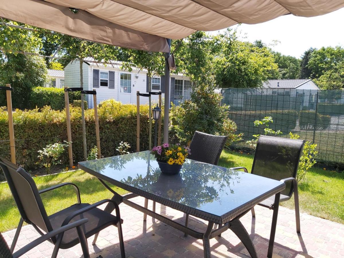 אויסטרוויק Bospareltjes Luxe Chalets Alleen Voor Recreatie מראה חיצוני תמונה