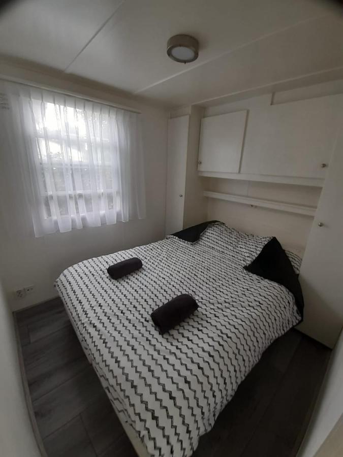 אויסטרוויק Bospareltjes Luxe Chalets Alleen Voor Recreatie מראה חיצוני תמונה